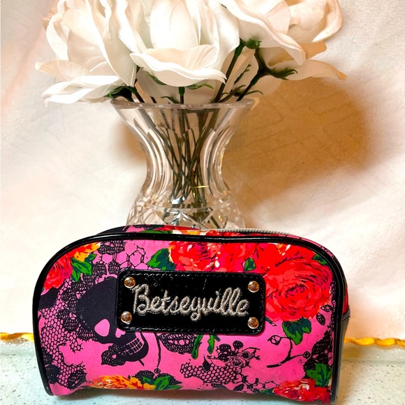 New Betsey Johnson Cosmetic/Accessory Case - Picture 12 of 12